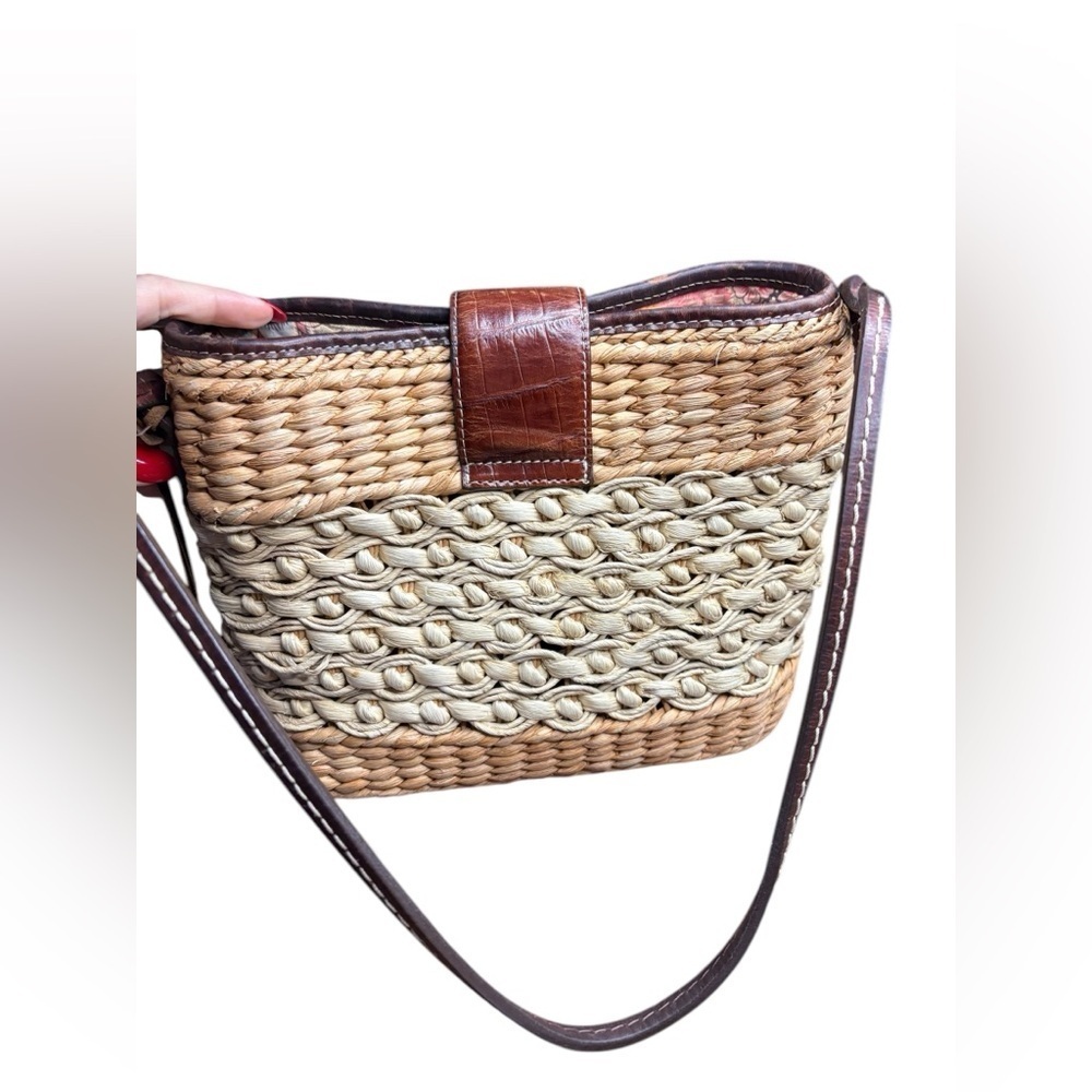 Brighton Sadie Straw Raffia Leather Shoulder Bag
Woven Tan Brown Heart Floral. - Picture 7 of 7